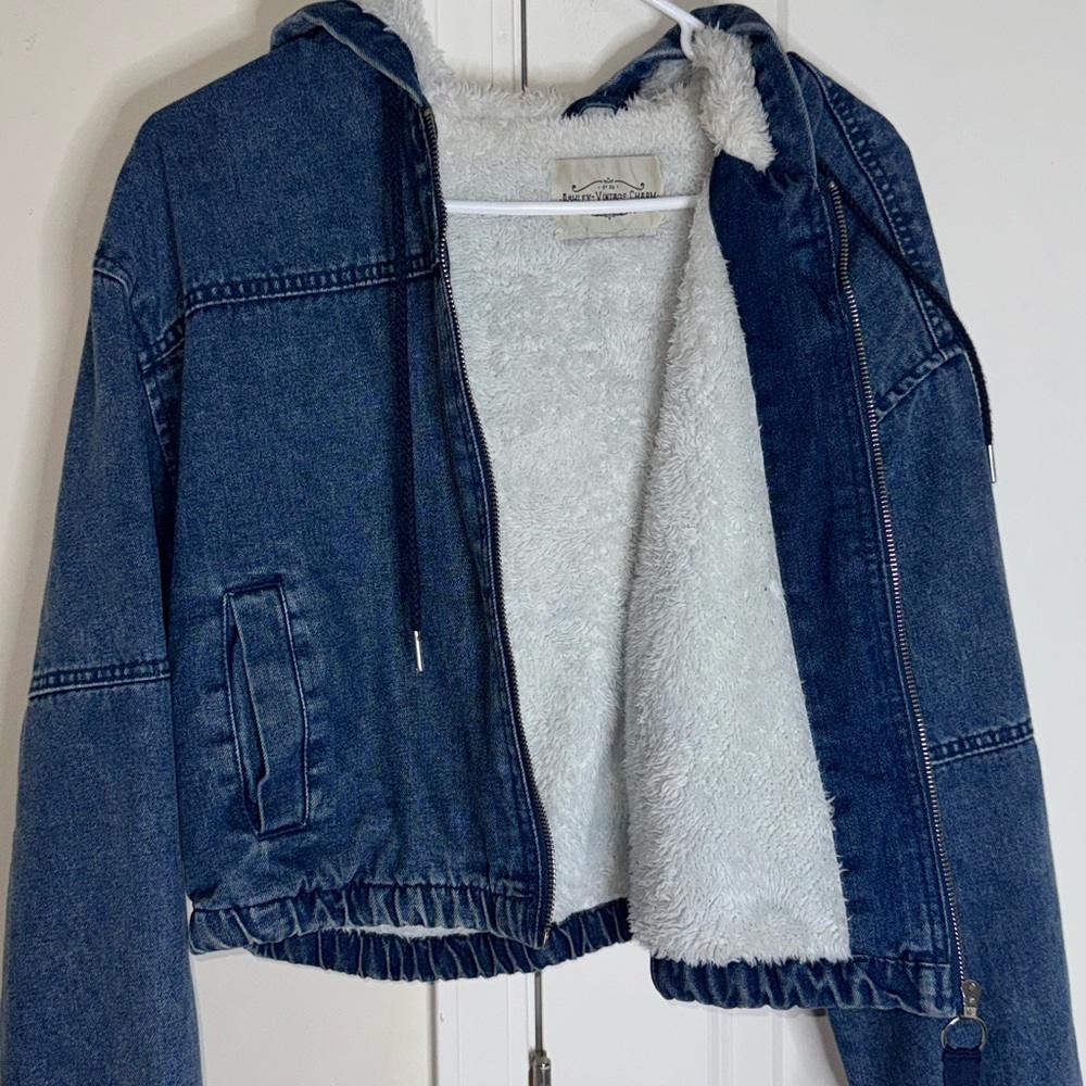 Cropped Jacket - Picture 2 of 3